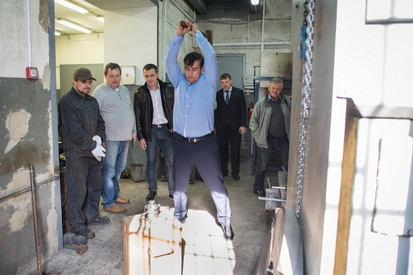 Компанию «АиР» с дружественным визитом посетил олимпийский чемпион-саночник Альберт Демченко.  - Промышленное клинковое производство. Компания «АиР»