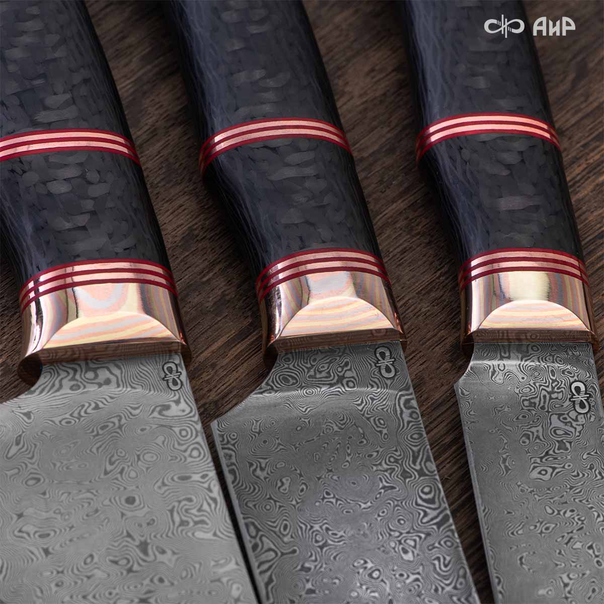 Набор Сантоку-3 (наборная рукоять: карбон черный, проставки медь, фибра, мокуме гане, ввертыш медь, авторский кейс) дамасская сталь ZDI-1016 - Компания «АиР»