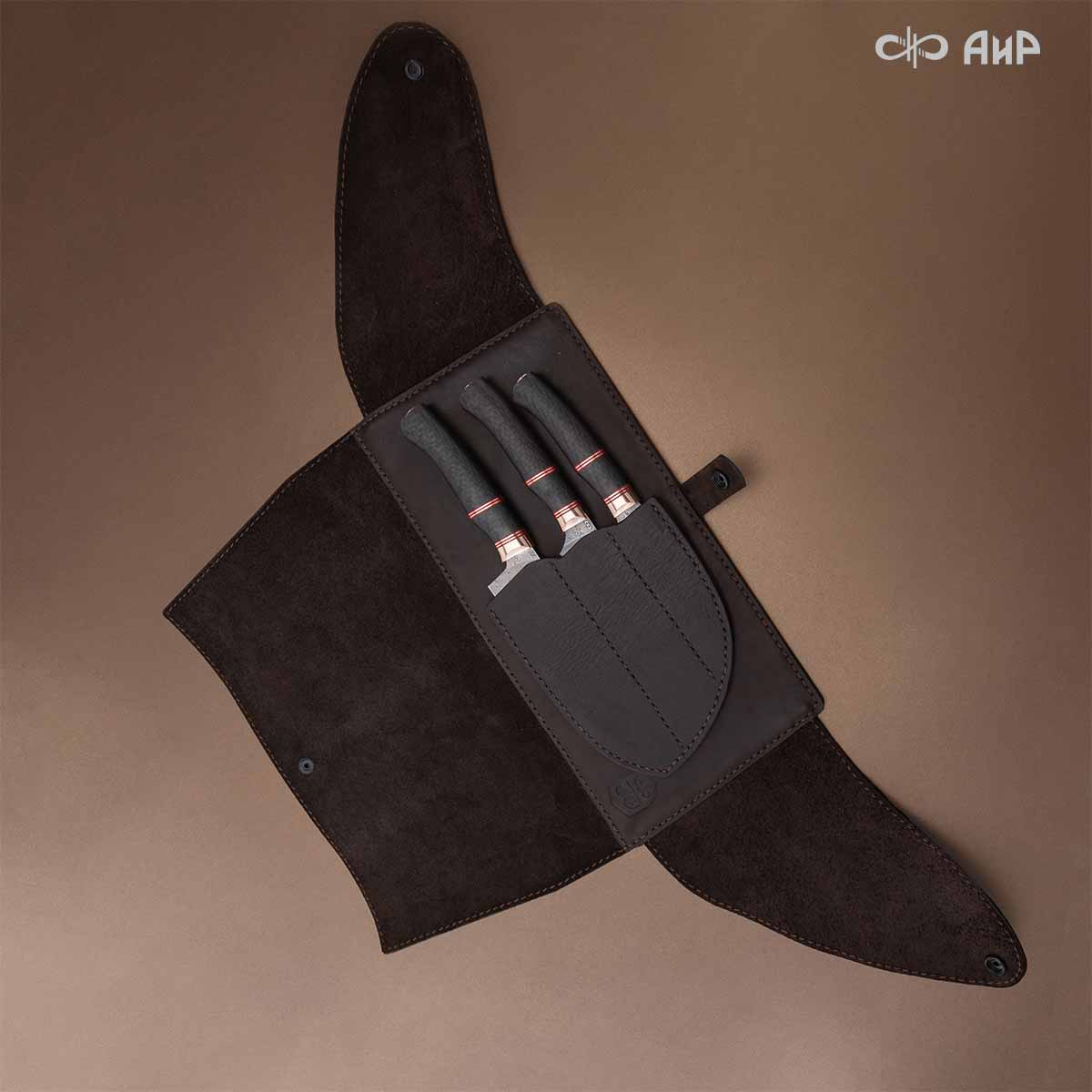 Набор Сантоку-3 (наборная рукоять: карбон черный, проставки медь, фибра, мокуме гане, ввертыш медь, авторский кейс) дамасская сталь ZDI-1016 - Компания «АиР»