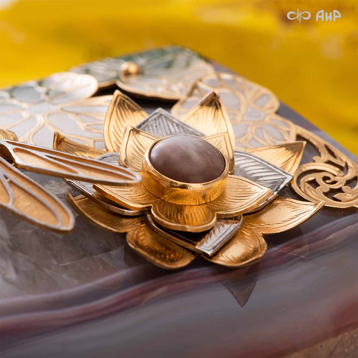 Шкатулка Стрекоза и лотос из яшмы и агата, Артикул: 39044 * - Компания «АиР»