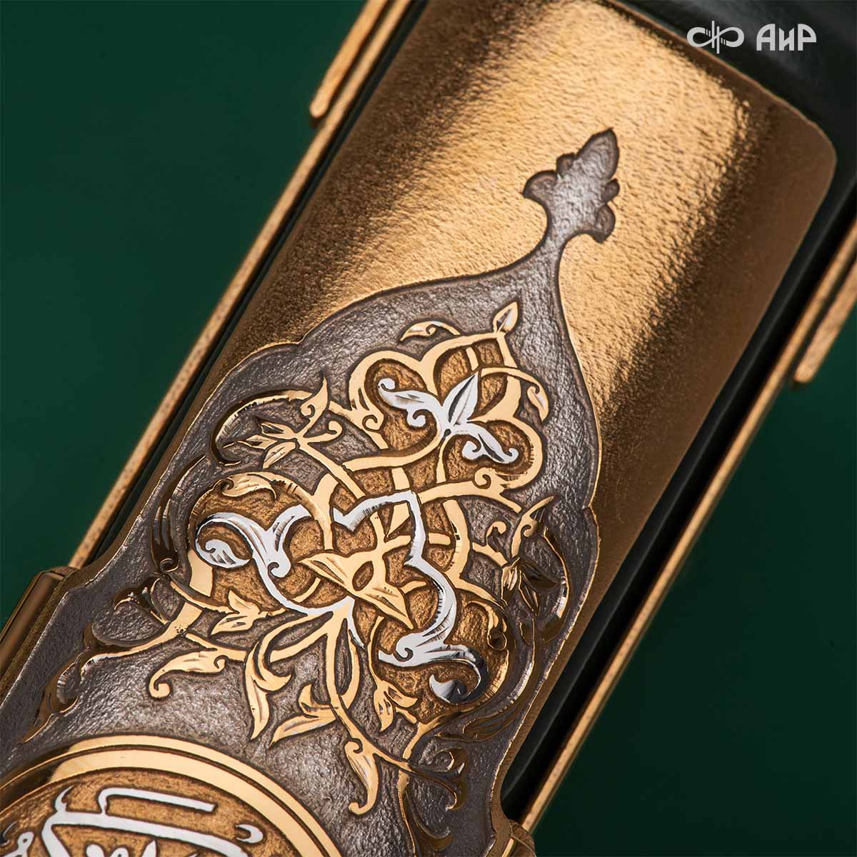 Коран на арабском языке в окладе с зелеными алпанитами, в коробке с декоративной накладкой , Артикул: 39178 - Компания «АиР»