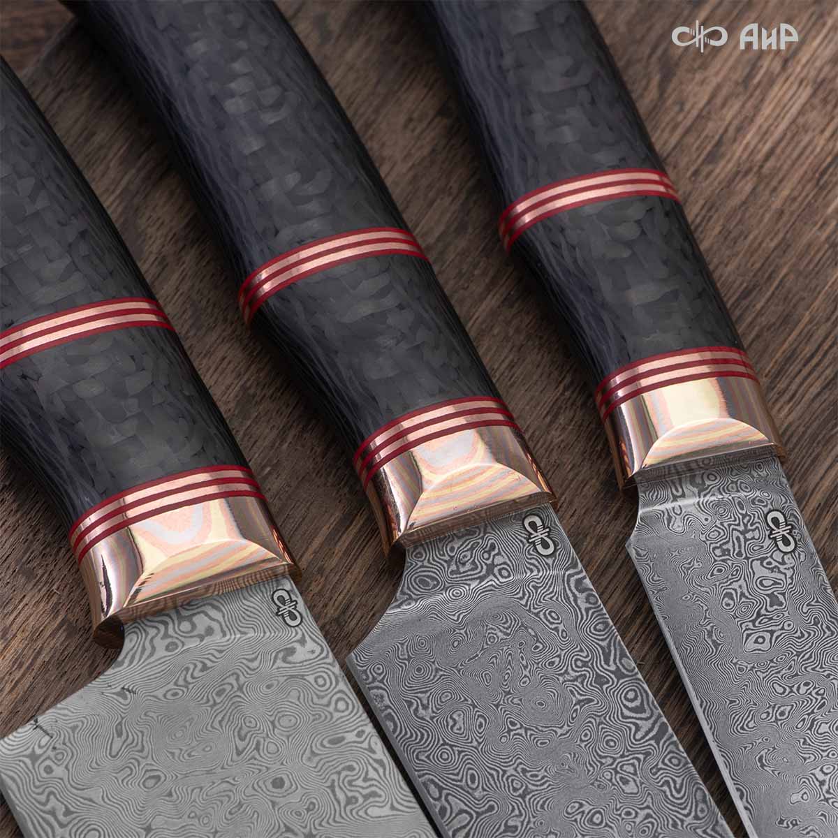 Набор Сантоку-3 (наборная рукоять: карбон черный, проставки медь, фибра, мокуме гане, ввертыш медь, авторский кейс) дамасская сталь ZDI-1016 - Компания «АиР»