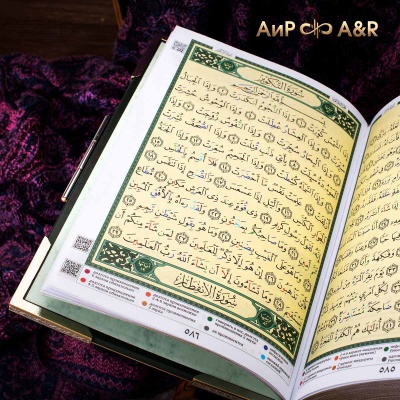 Коран на арабском языке в окладе с зелеными алпанитами, Артикул: 37188 - Компания «АиР»