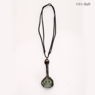 Кулон Нефритовый череп в лапе Ворона, Артикул: AF0000023713 - Компания «АиР»