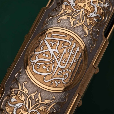 Коран на арабском языке в окладе с зелеными алпанитами, в коробке с декоративной накладкой , Артикул: 39178 - Компания «АиР»