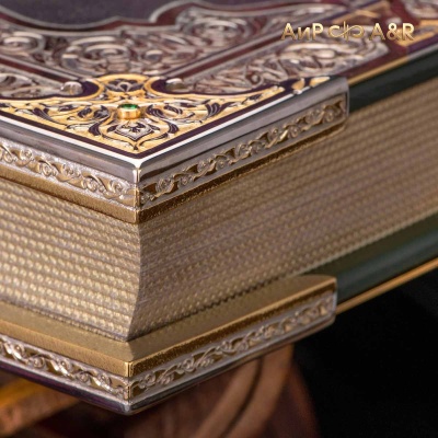 Коран на арабском языке в окладе с зелеными алпанитами, Артикул: 37188 - Компания «АиР»