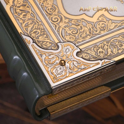 Коран на арабском языке в окладе с зелеными алпанитами, Артикул: 37188 - Компания «АиР»