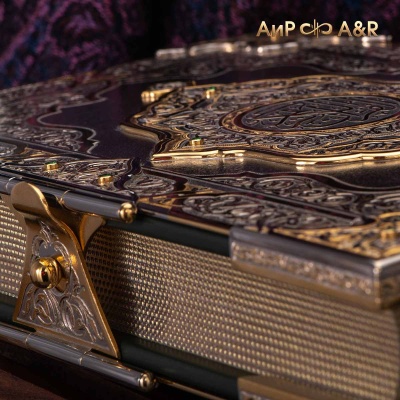 Коран на арабском языке в окладе с зелеными алпанитами, Артикул: 37188 - Компания «АиР»