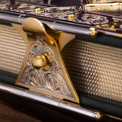 Коран на арабском языке в окладе с зелеными алпанитами, Артикул: 37188 - Компания «АиР»