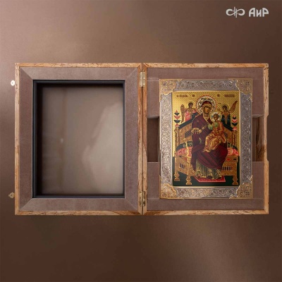 Икона Божией Матери Всецарица (Пантанасса) в окладе и киоте, Артикул: 39149 - Компания «АиР»