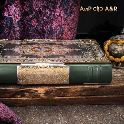 Коран на арабском языке в окладе с зелеными алпанитами, Артикул: 37188 - Компания «АиР»