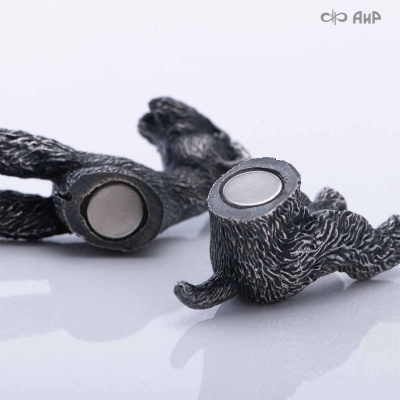 Сувенир Вельштерьер № 3 (литье, латунь, чернение серебра, магнит) - Компания «АиР»